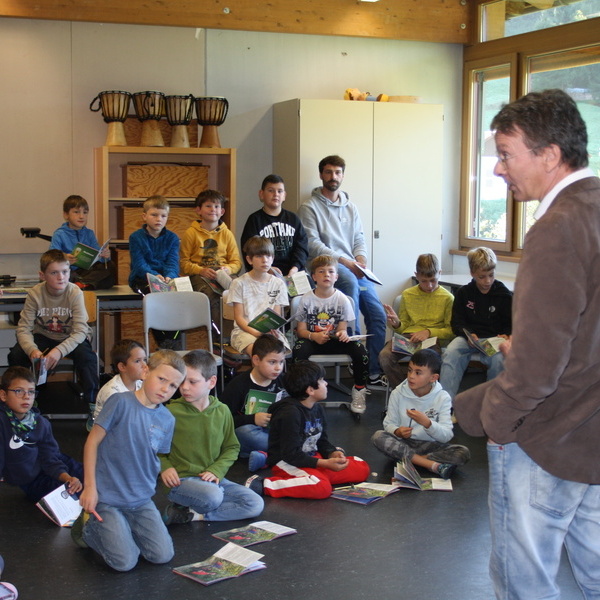 Schler-innen in der Schule in Todtmoos