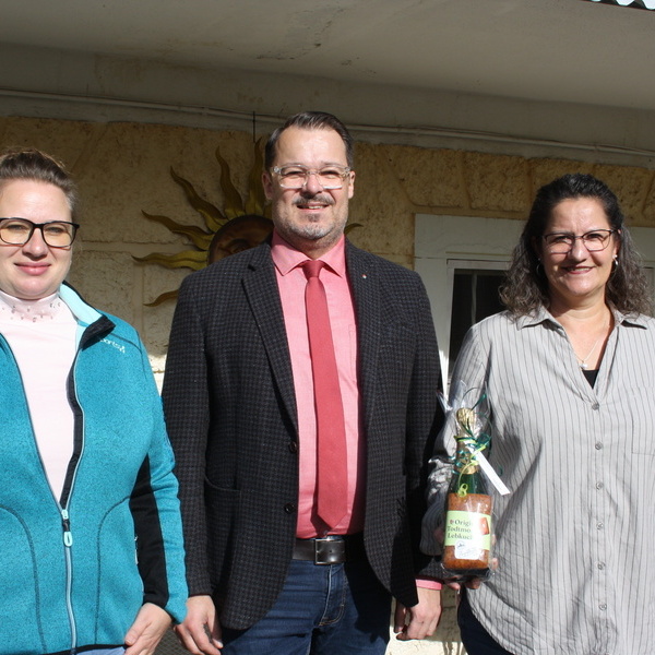 Brgermeister Marcel Schneider mit Frau Brunner und Frau Tscheulin