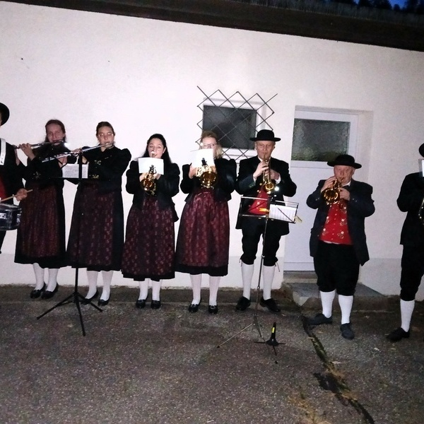 Eine Abordnung der Trachtenkapelle Todtmoos