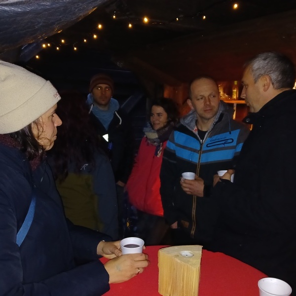 Besucher an den Wallfahrtsstnden 