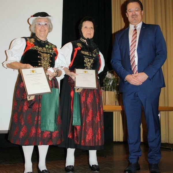 Frau Rosemarie Kaiser, Frau Monika Matt und Brgermeister Marcel Schneider