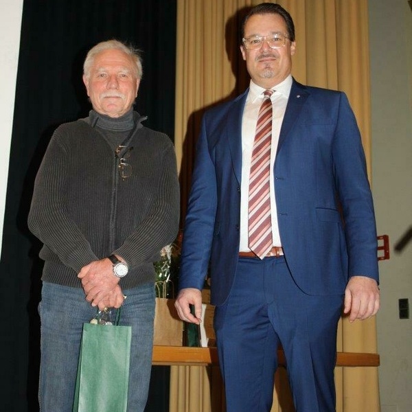 Volkhartd Bartel mit Brgermeister Marcel Schneider