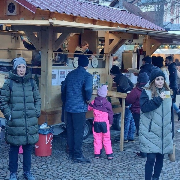 Viele Besucher am Winterdorf 