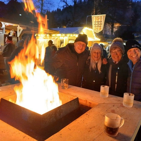 gem�tliche Stimmung am Feuer