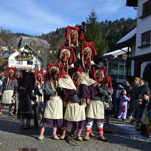 Umzugsteilnehmer w�hrend dem Umzug