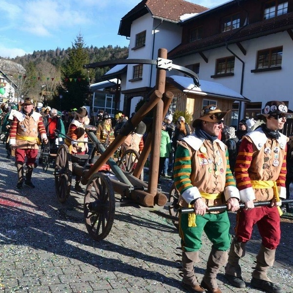 Umzugsteilnehmer w�hrend dem Umzug