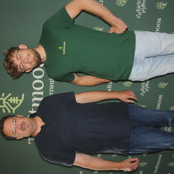 B�rgermeister Marcel Schneider mit Joshua Hofmann