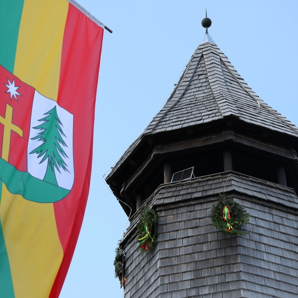 Der Hochkopfturm mit der Todtmooser Flagge 