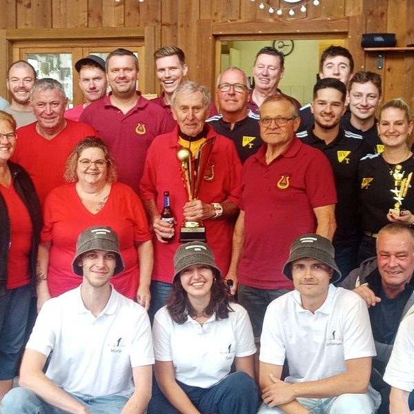 Gruppenbild der Teilnehmer/innen