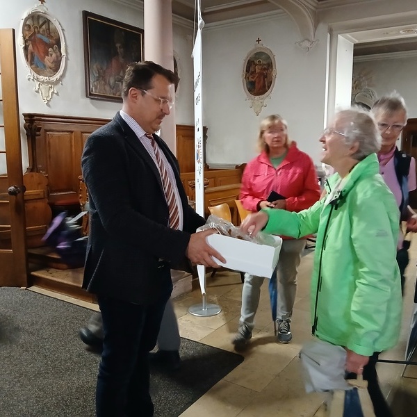 Die Hornussen werden durch Brgermeister Herr Schneider begrt