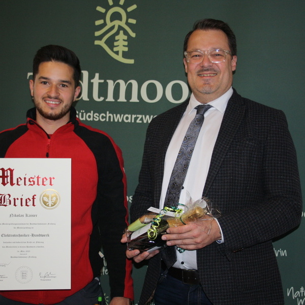 Brgermeister Marcel Schneider gratuliert zum Meistertitel 